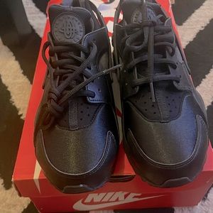 Black Nike Huarache Sneakers size W 9.5